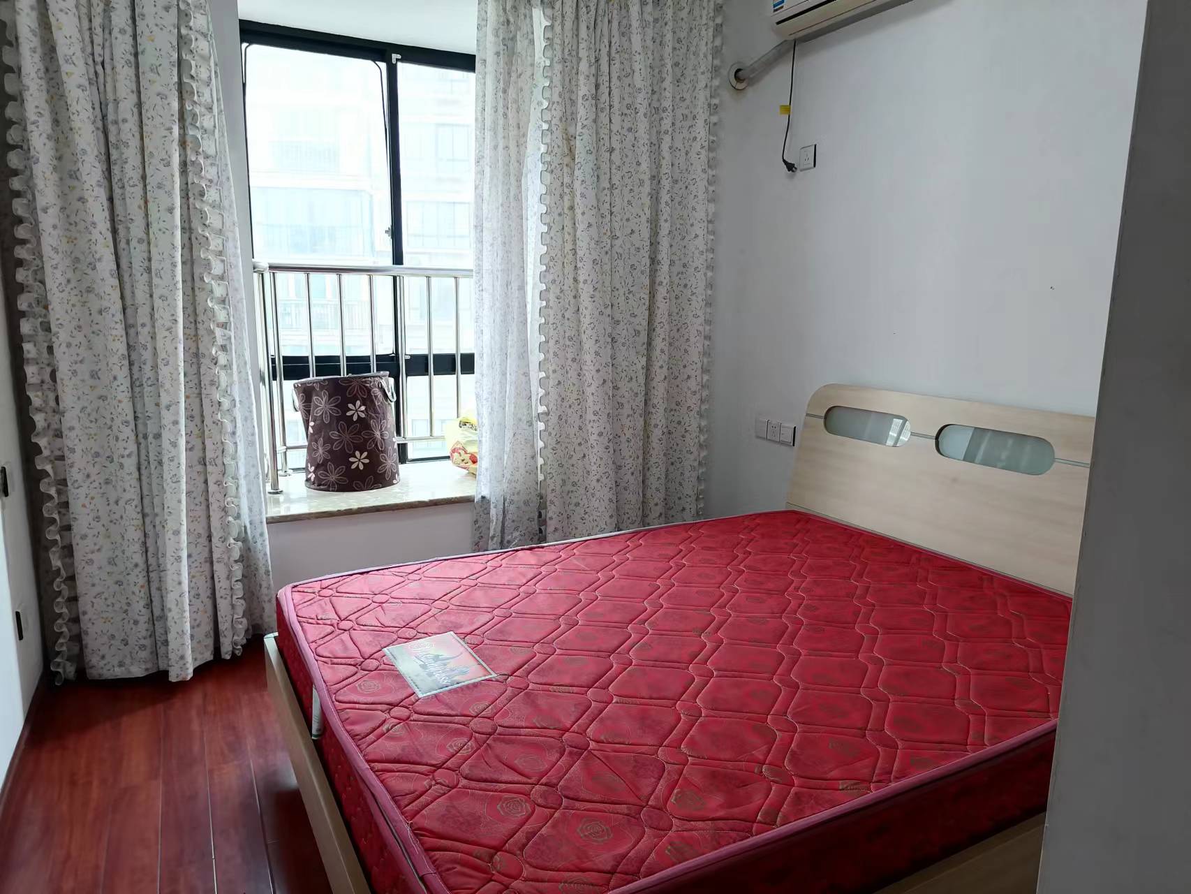 湘银二期世纪花园 4室2厅2卫 86.8万 湘银二期世纪花园 4室2厅2卫 86.8万客厅