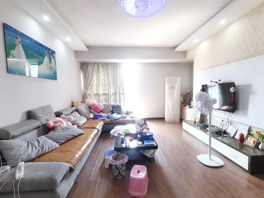 莱茵小镇  3室2厅1卫    37.8万 莱茵小镇  3室2厅1卫    37.8万客厅