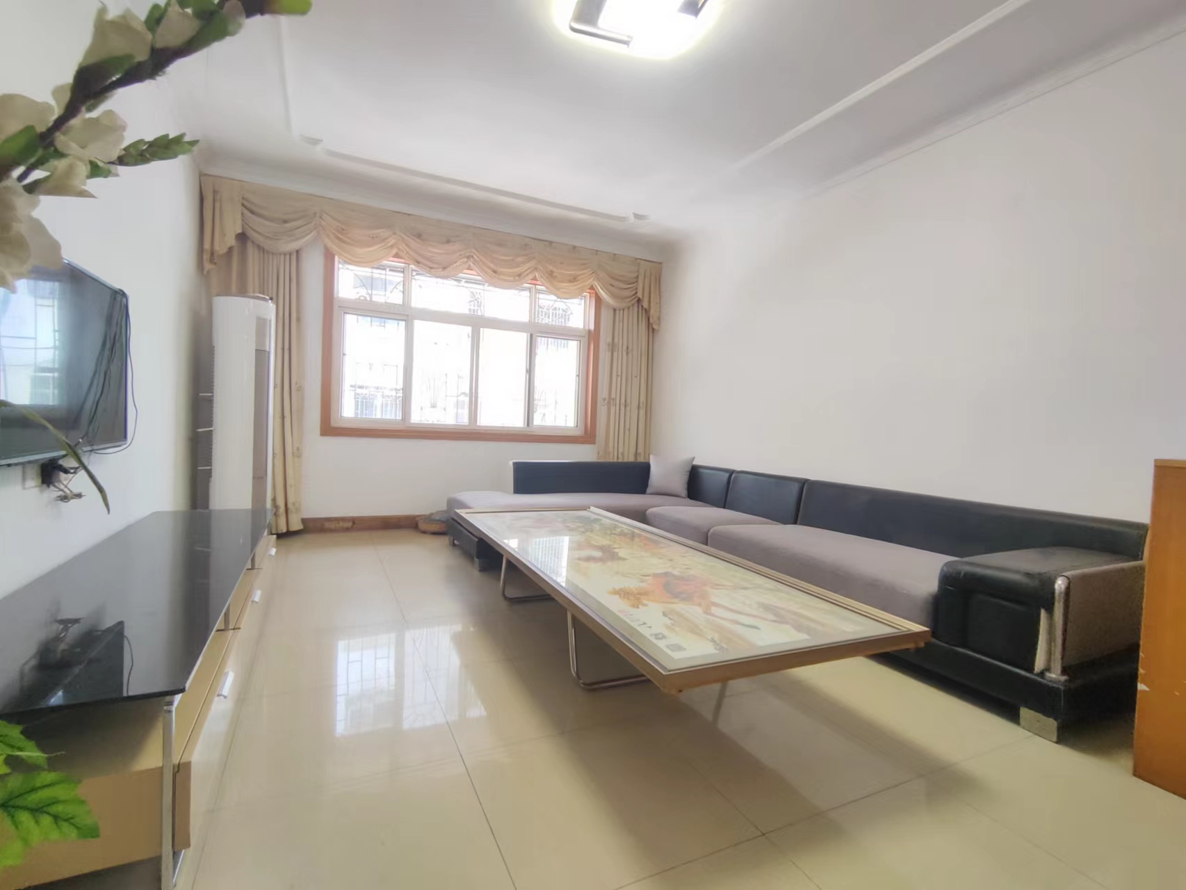 湘安小区 4室2厅2卫 54.0万 湘安小区 4室2厅2卫 54.0万客厅