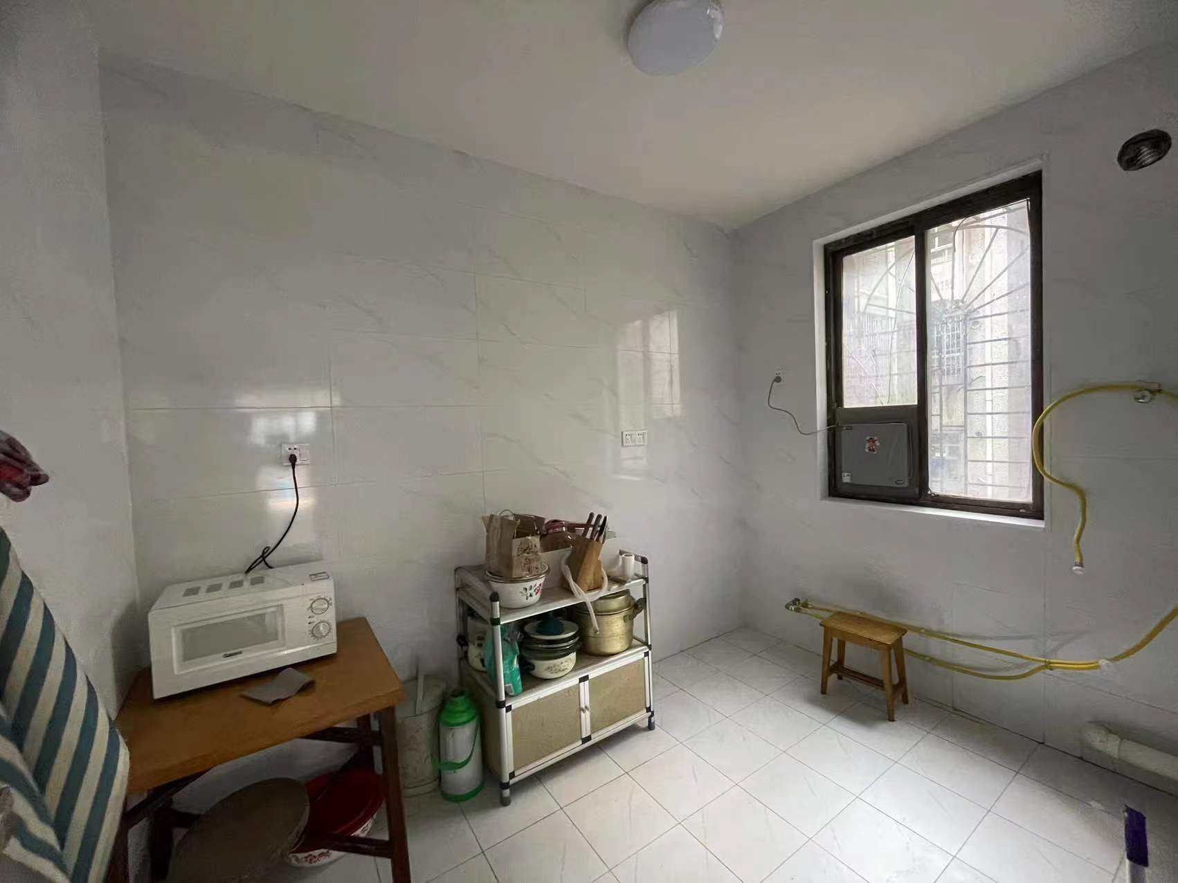 泰华一村 2室2厅1卫 32.5万 泰华一村 2室2厅1卫 32.5万客厅