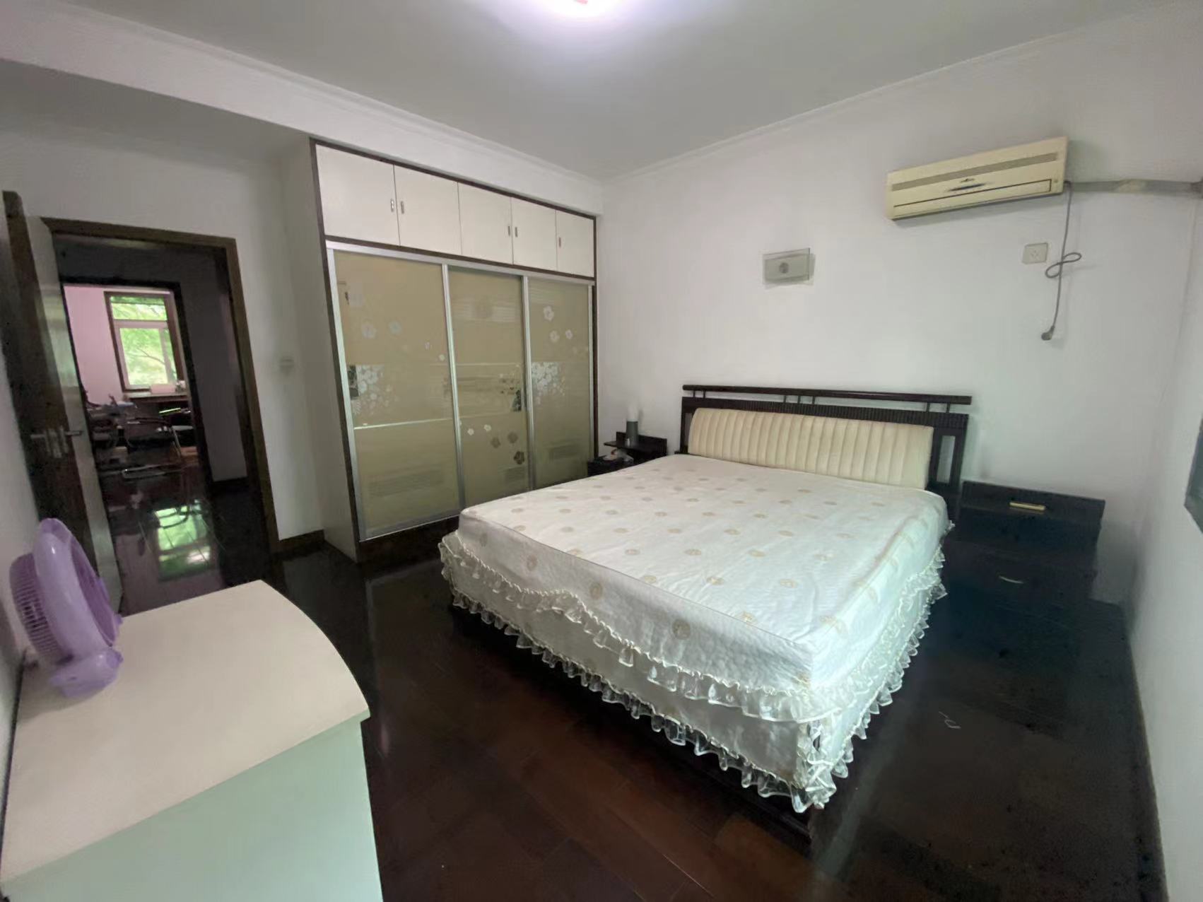 珠江花园 0室0厅0卫 85.0万 珠江花园 0室0厅0卫 85.0万客厅