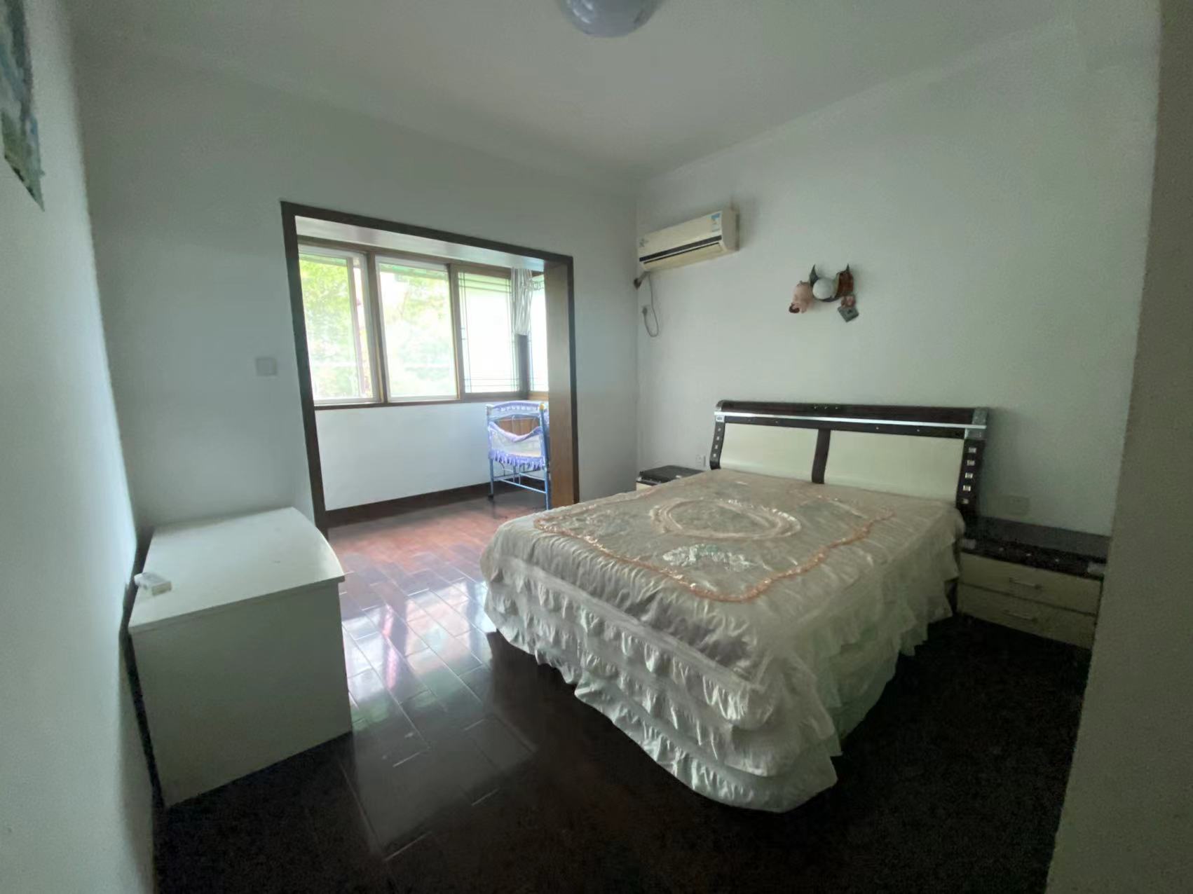 珠江花园 0室0厅0卫 85.0万 珠江花园 0室0厅0卫 85.0万客厅