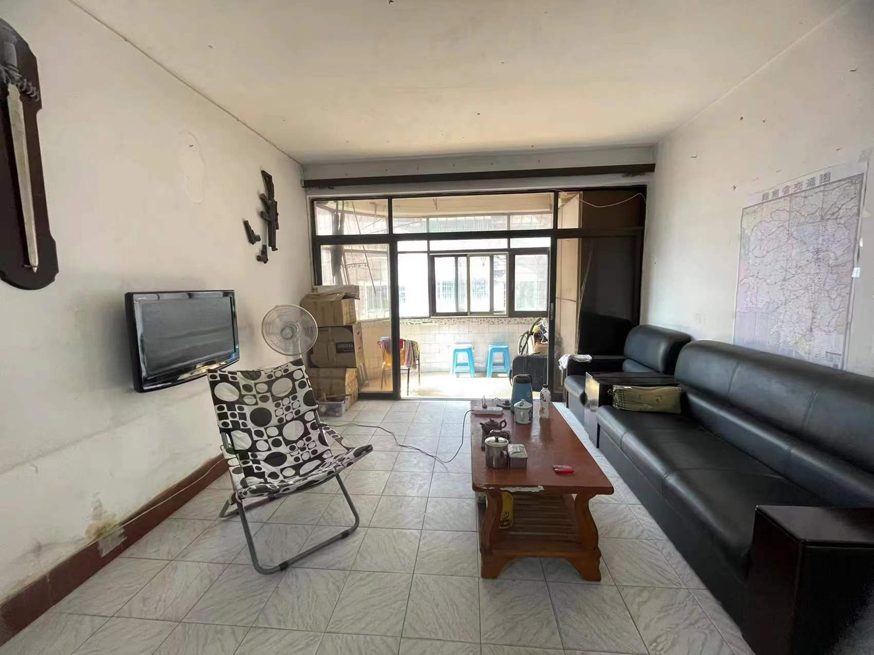 泰华一村 2室2厅1卫 32.5万 泰华一村 2室2厅1卫 32.5万客厅