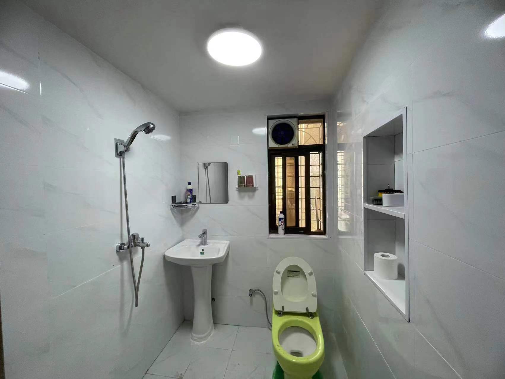 泰华一村 2室2厅1卫 32.5万 泰华一村 2室2厅1卫 32.5万客厅