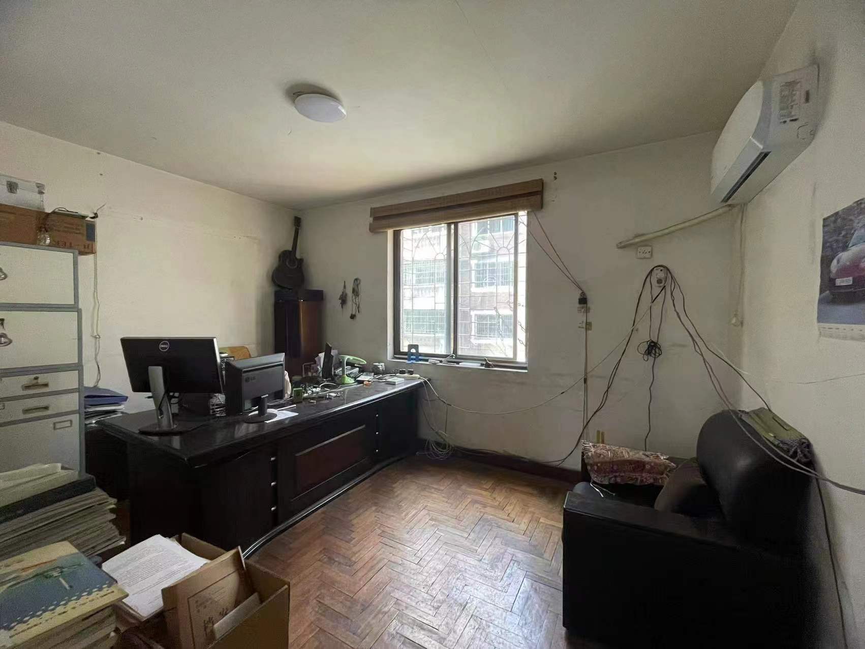 泰华一村 2室2厅1卫 32.5万 泰华一村 2室2厅1卫 32.5万客厅