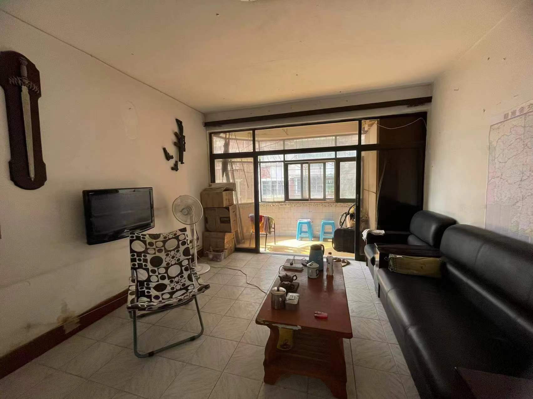 泰华一村 2室2厅1卫 32.5万 泰华一村 2室2厅1卫 32.5万客厅