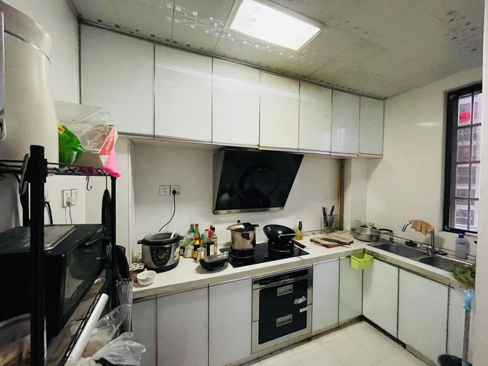 百江花园 3室2厅1卫 59.8万 百江花园 3室2厅1卫 59.8万客厅