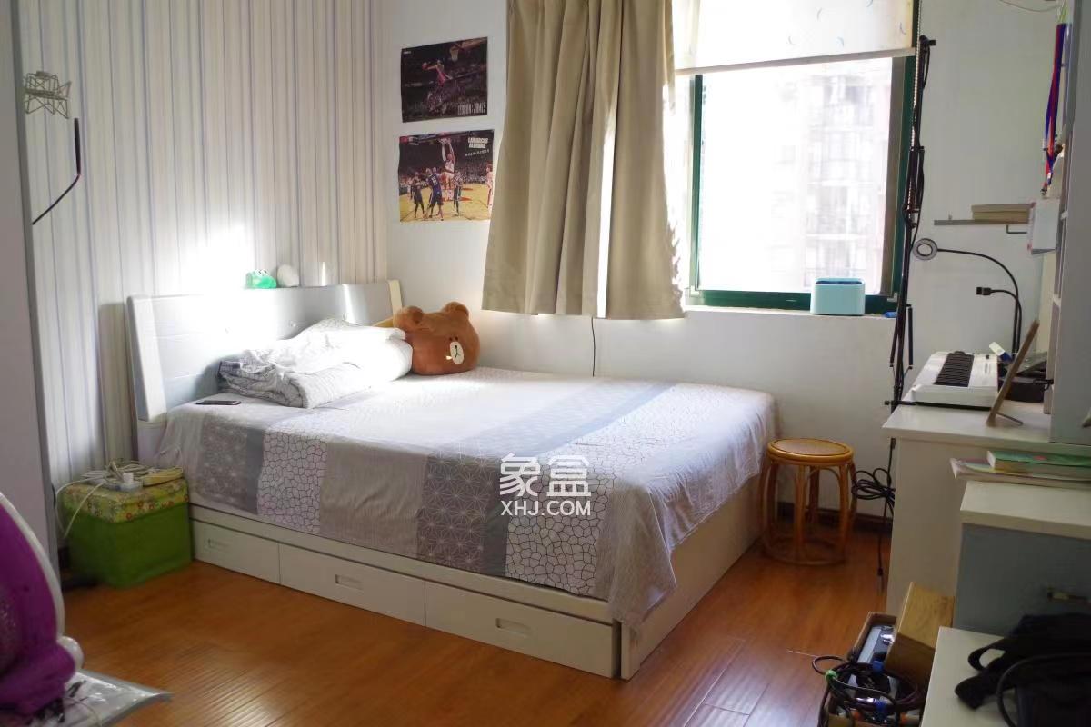 东方明园 3室2厅2卫 75.0万 东方明园 3室2厅2卫 75.0万客厅