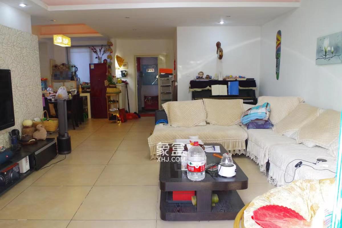 东方明园 3室2厅2卫 75.0万 东方明园 3室2厅2卫 75.0万客厅