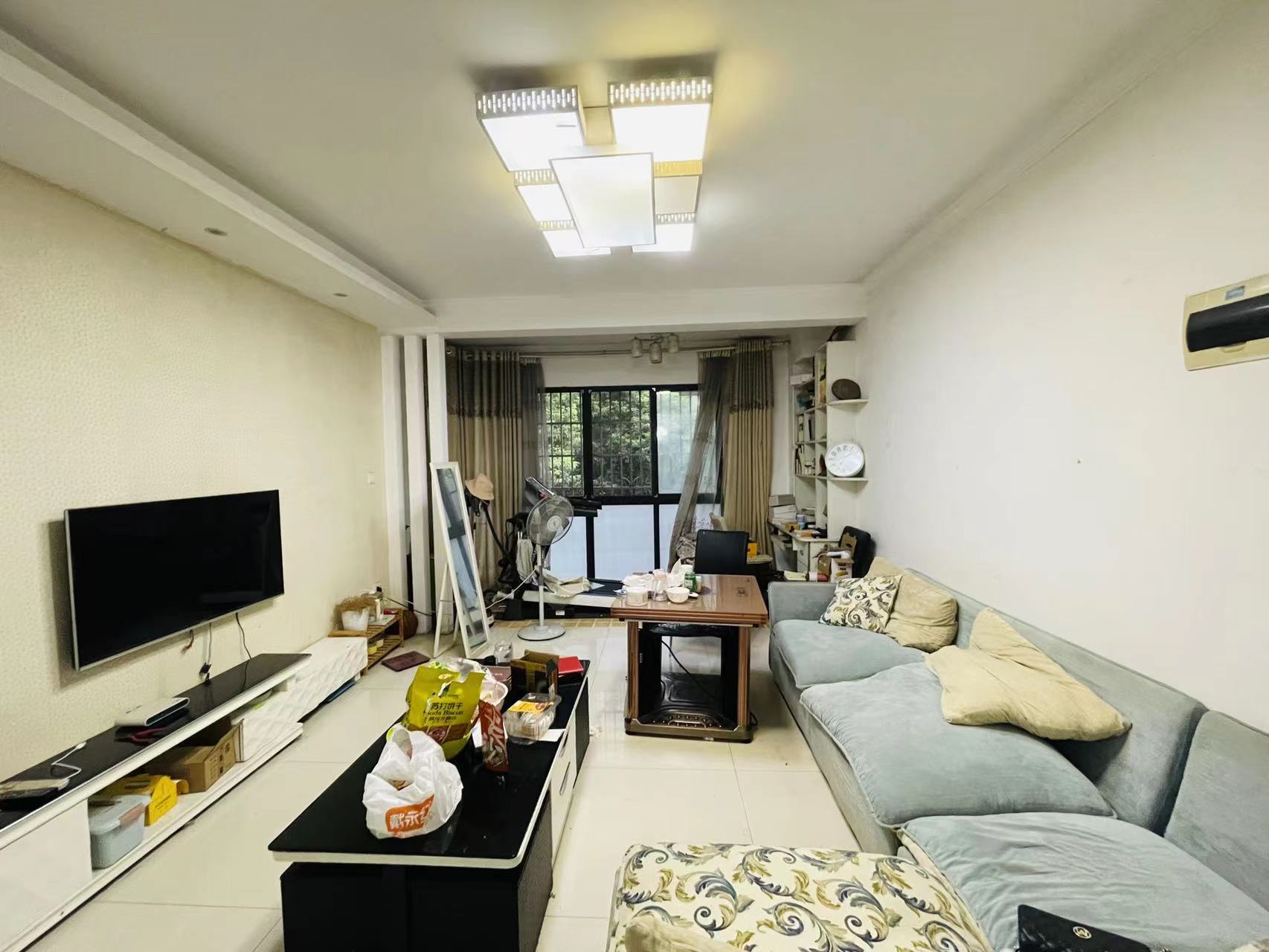 百江花园 3室2厅1卫 59.8万 百江花园 3室2厅1卫 59.8万客厅