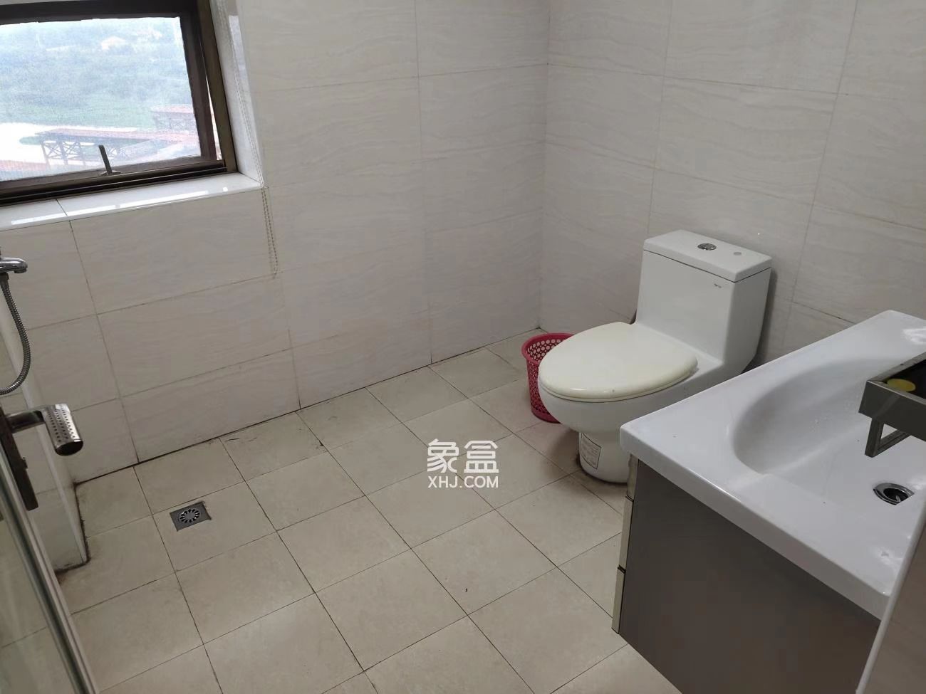 水岸花城(翠堤湾) 3室2厅2卫 46.8万 水岸花城(翠堤湾) 3室2厅2卫 46.8万客厅