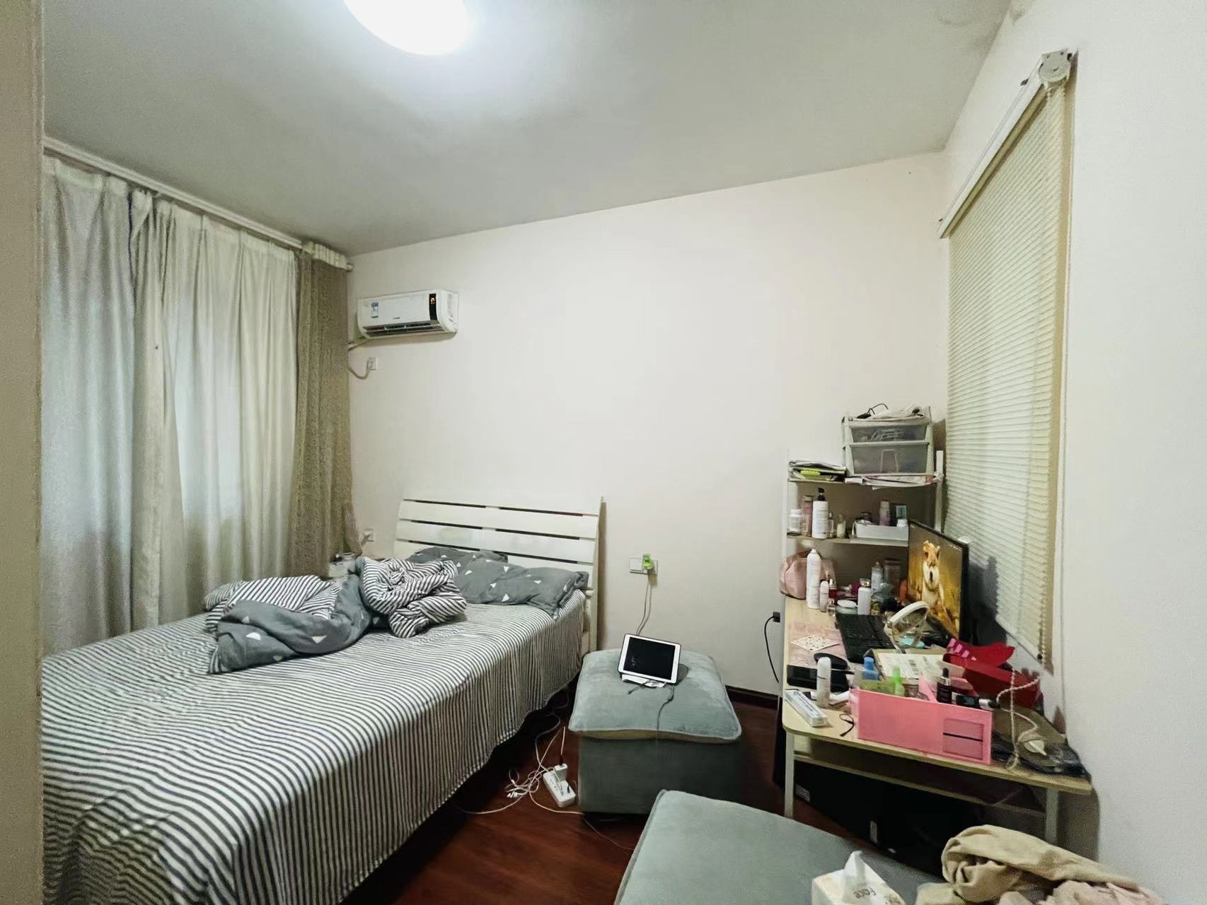 百江花园 3室2厅1卫 59.8万 百江花园 3室2厅1卫 59.8万客厅