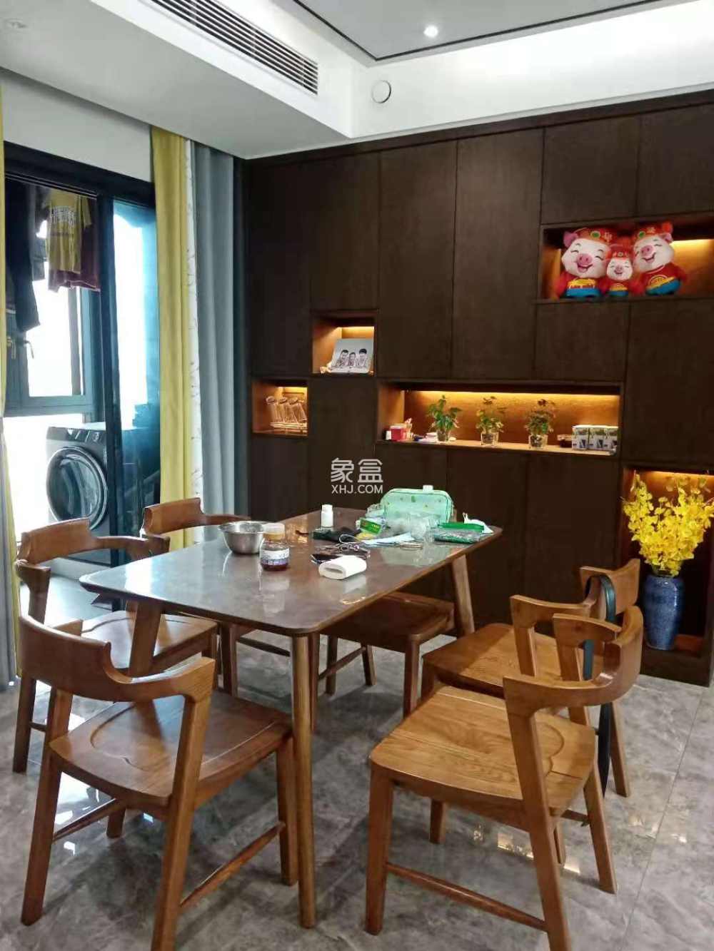 金轮翡翠名园  3室2厅2卫   130.00万客厅