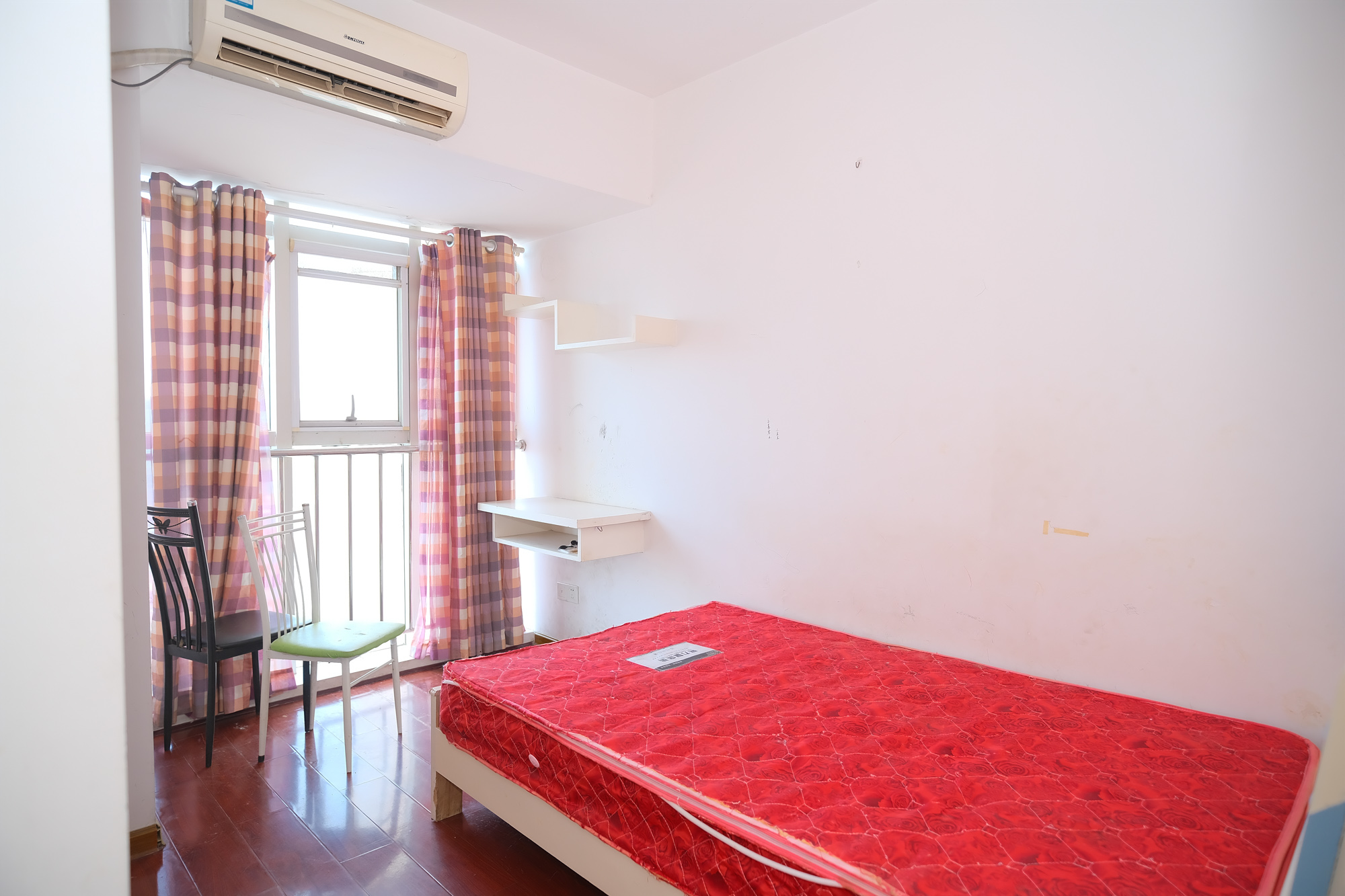 晶华美地  2室2厅1卫    45.8万卧室