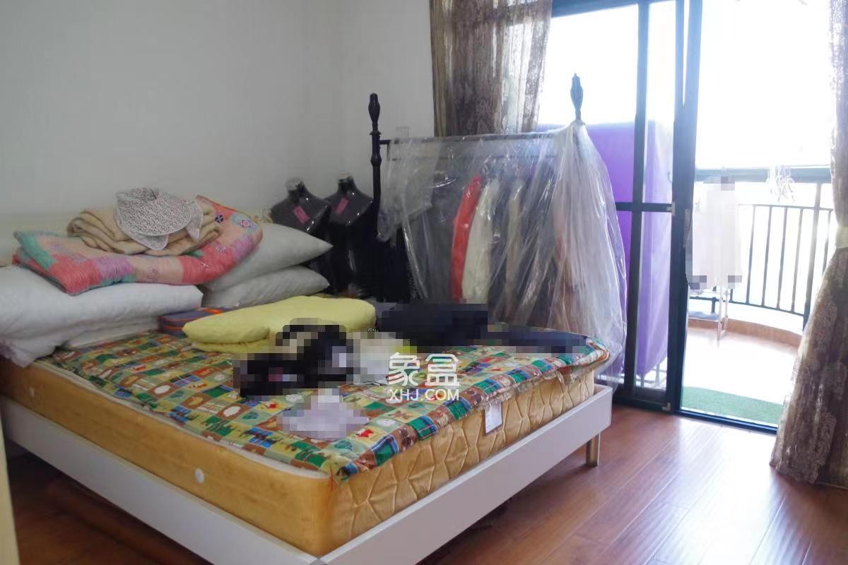 东方明园 3室2厅2卫 75.0万 东方明园 3室2厅2卫 75.0万客厅