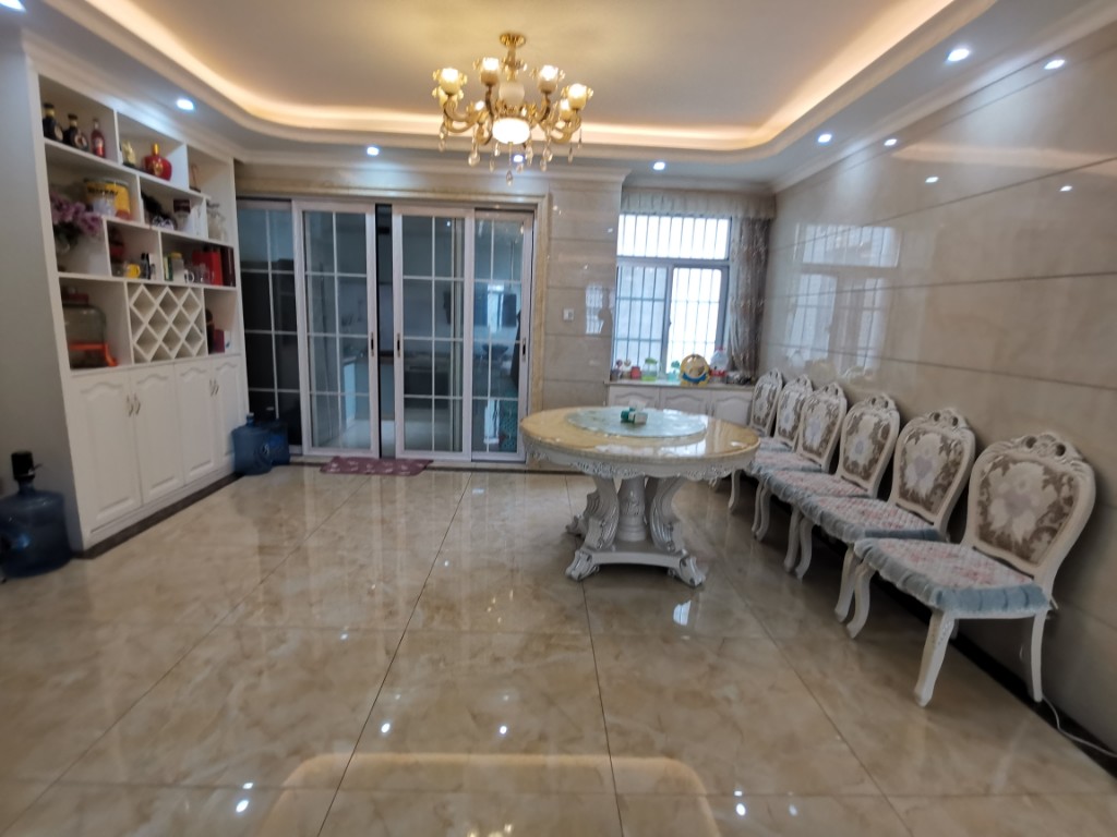 金路大厦 4室2厅2卫 93.8万 金路大厦 4室2厅2卫 93.8万客厅