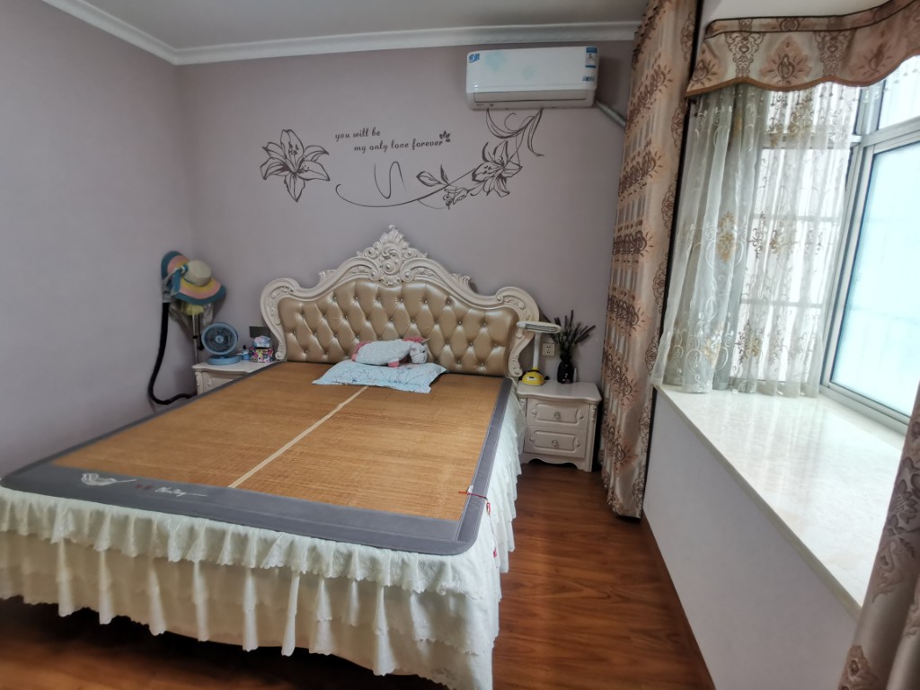 金路大厦 4室2厅2卫 93.8万 金路大厦 4室2厅2卫 93.8万客厅