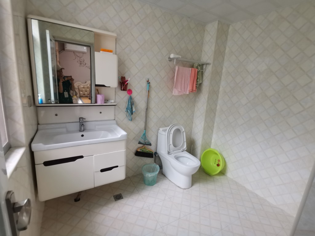 金路大厦 4室2厅2卫 93.8万 金路大厦 4室2厅2卫 93.8万客厅