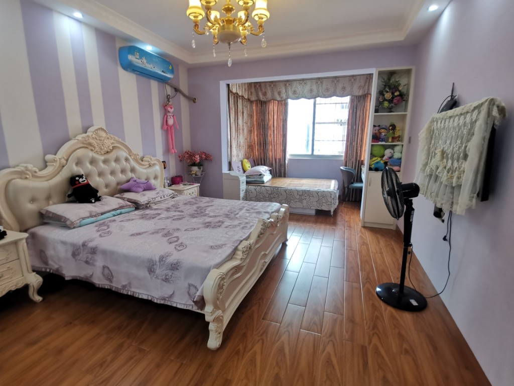 金路大厦 4室2厅2卫 93.8万 金路大厦 4室2厅2卫 93.8万客厅