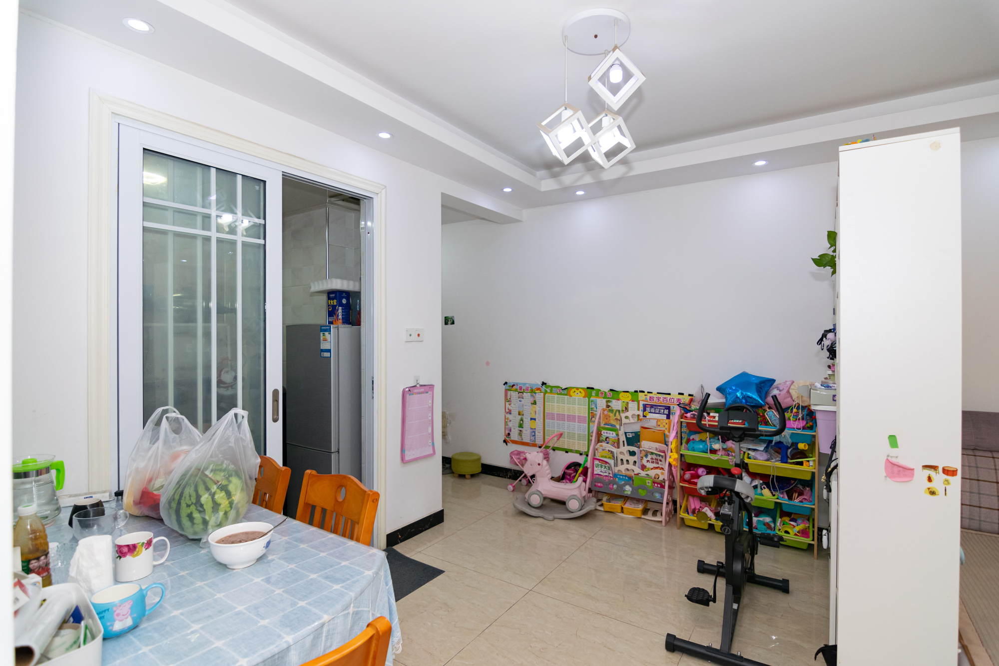 勤诚达新界  3室2厅1卫    90.0万 勤诚达新界  3室2厅1卫    90.0万客厅