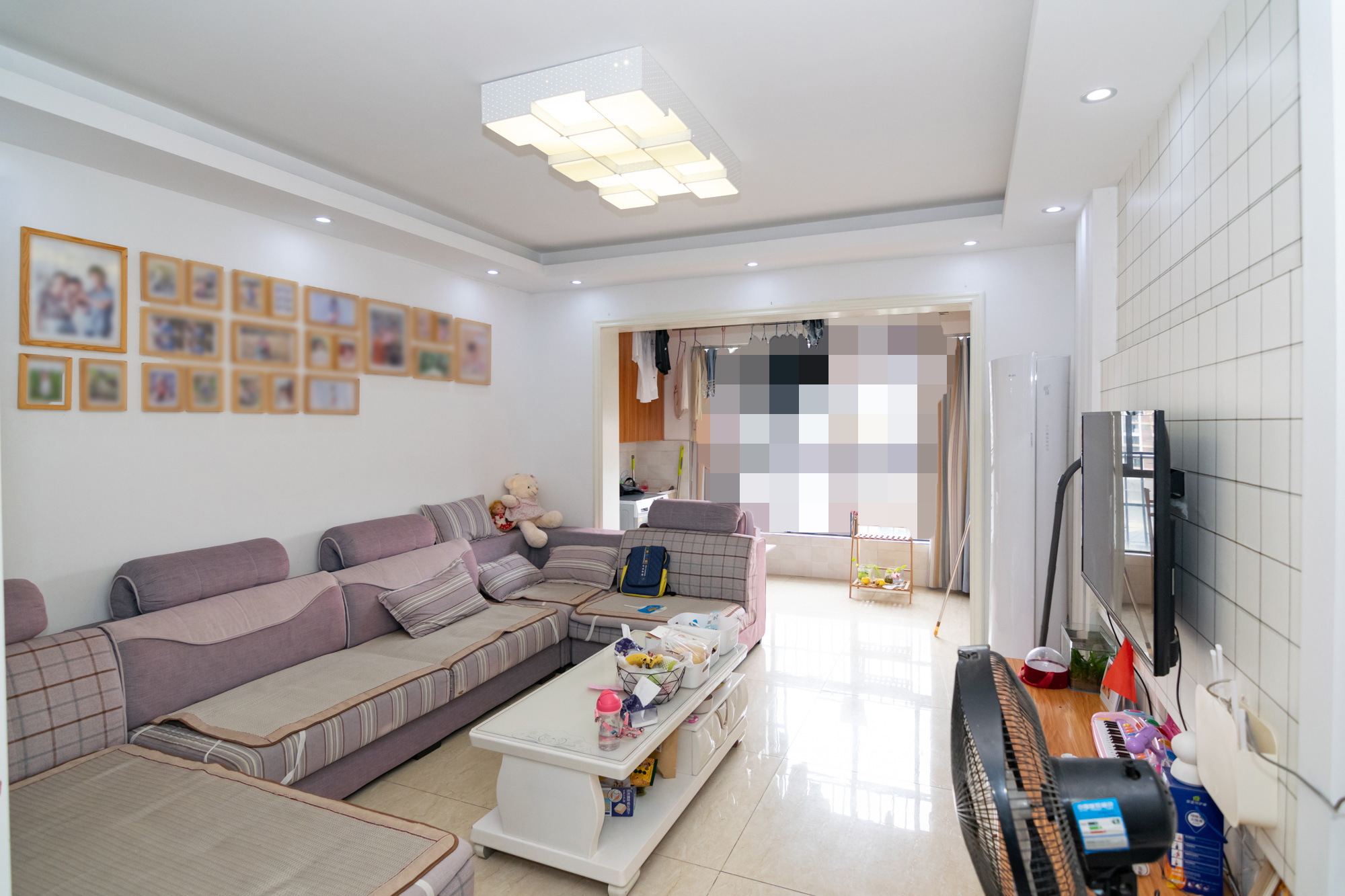 勤诚达新界  3室2厅1卫    90.0万 勤诚达新界  3室2厅1卫    90.0万客厅