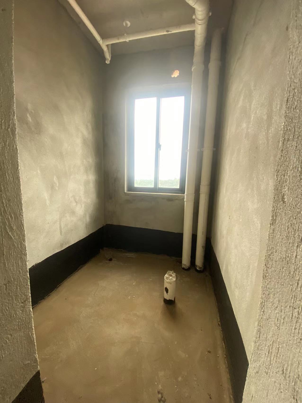 逸都花园 5室2厅2卫 68.0万 逸都花园 5室2厅2卫 68.0万客厅