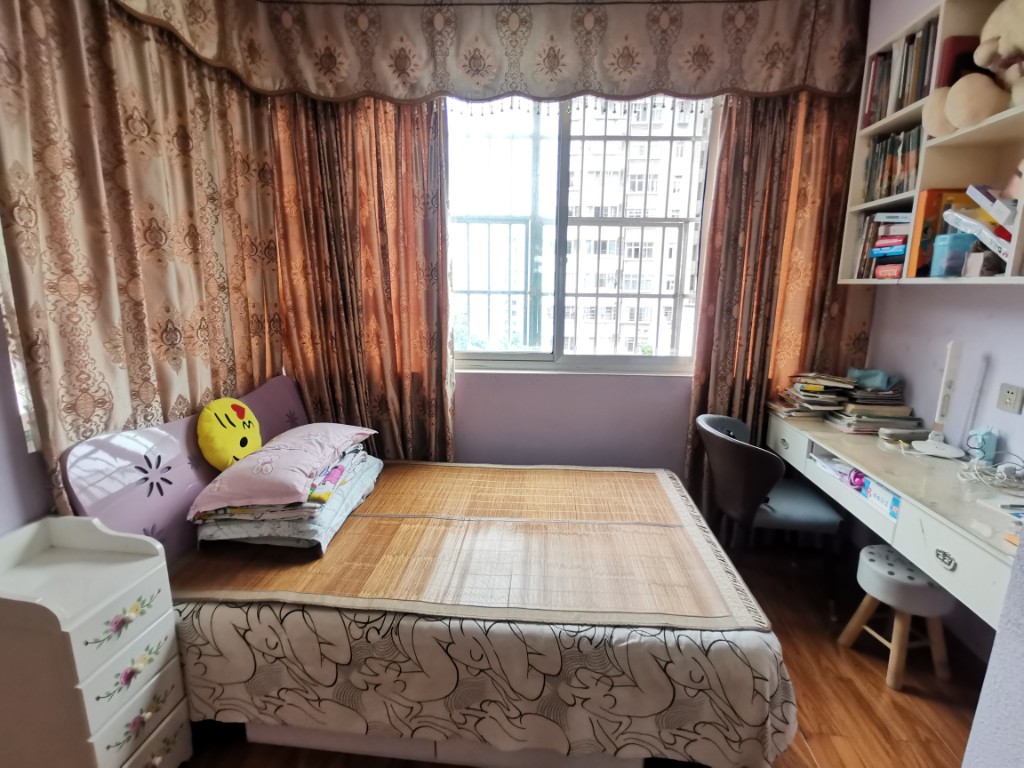 金路大厦 4室2厅2卫 93.8万 金路大厦 4室2厅2卫 93.8万客厅