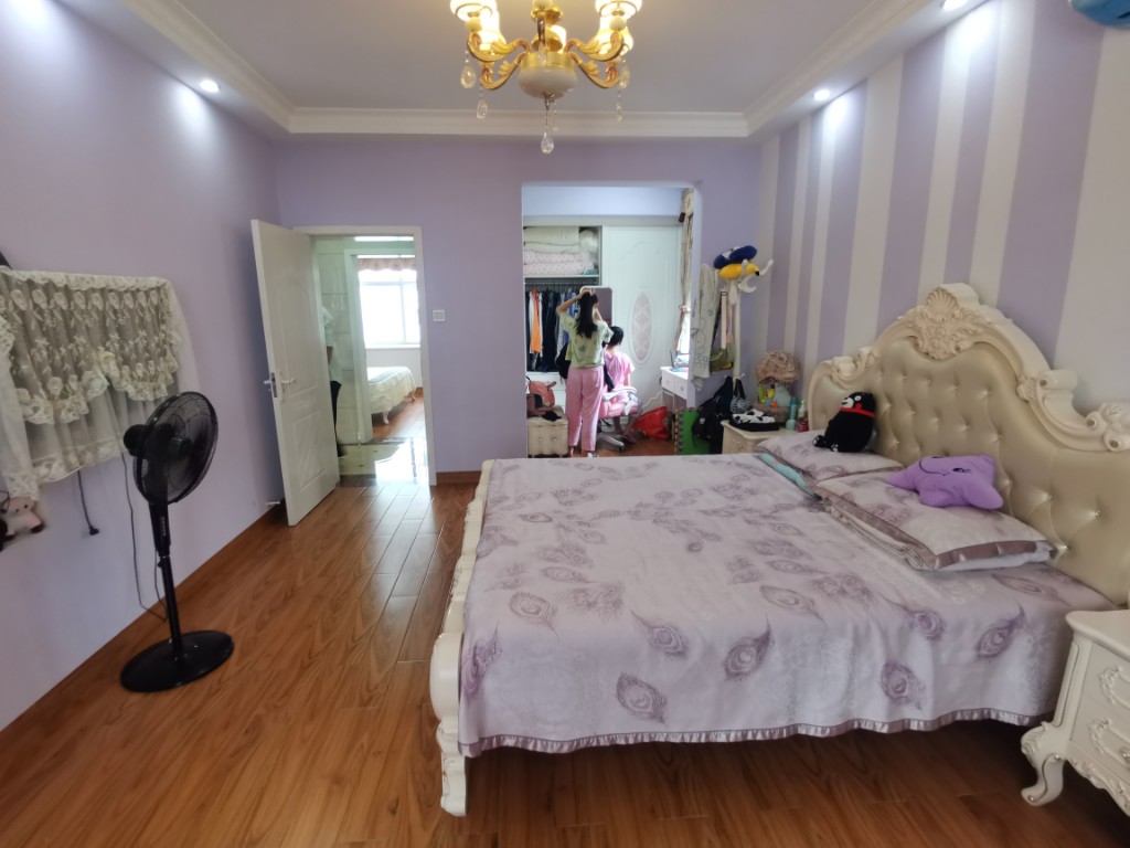 金路大厦 4室2厅2卫 93.8万 金路大厦 4室2厅2卫 93.8万客厅