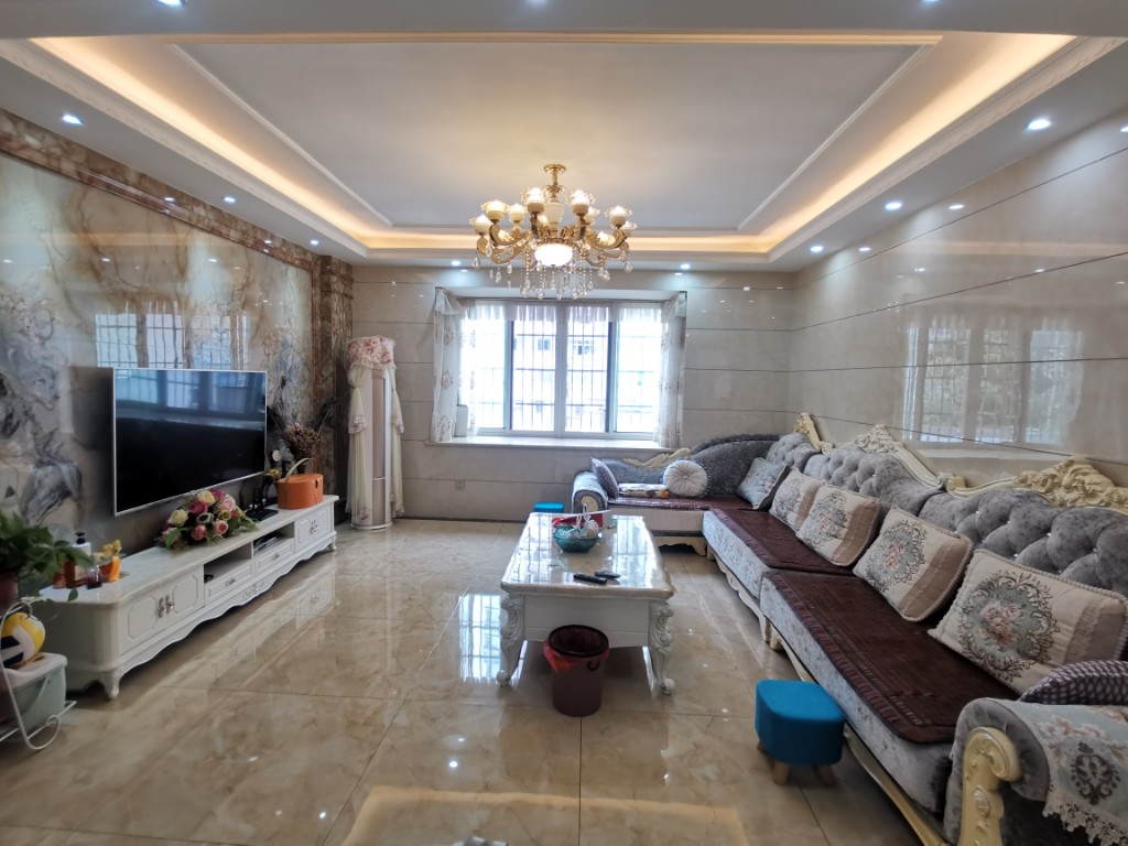 金路大厦 4室2厅2卫 93.8万 金路大厦 4室2厅2卫 93.8万客厅