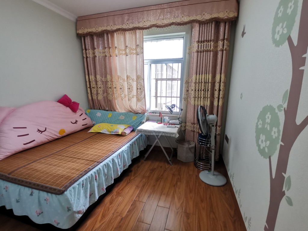 金路大厦 4室2厅2卫 93.8万 金路大厦 4室2厅2卫 93.8万客厅