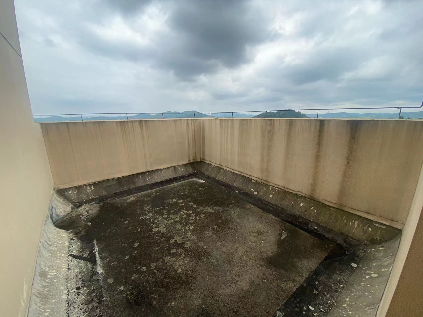 逸都花园 5室2厅2卫 68.0万 逸都花园 5室2厅2卫 68.0万客厅