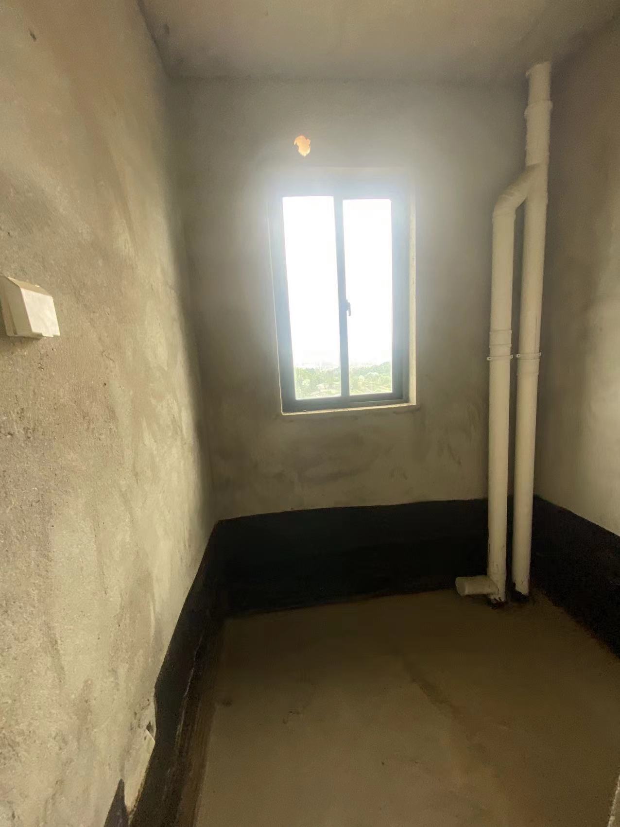 逸都花园 5室2厅2卫 68.0万 逸都花园 5室2厅2卫 68.0万客厅