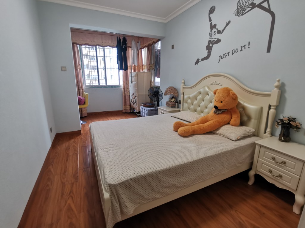 金路大厦 4室2厅2卫 93.8万 金路大厦 4室2厅2卫 93.8万客厅