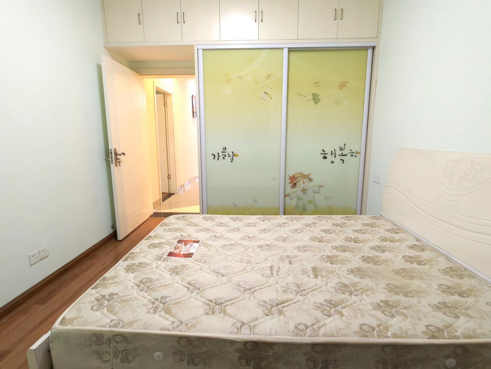 泰山公馆 3室2厅1卫 80.0万 泰山公馆 3室2厅1卫 80.0万客厅