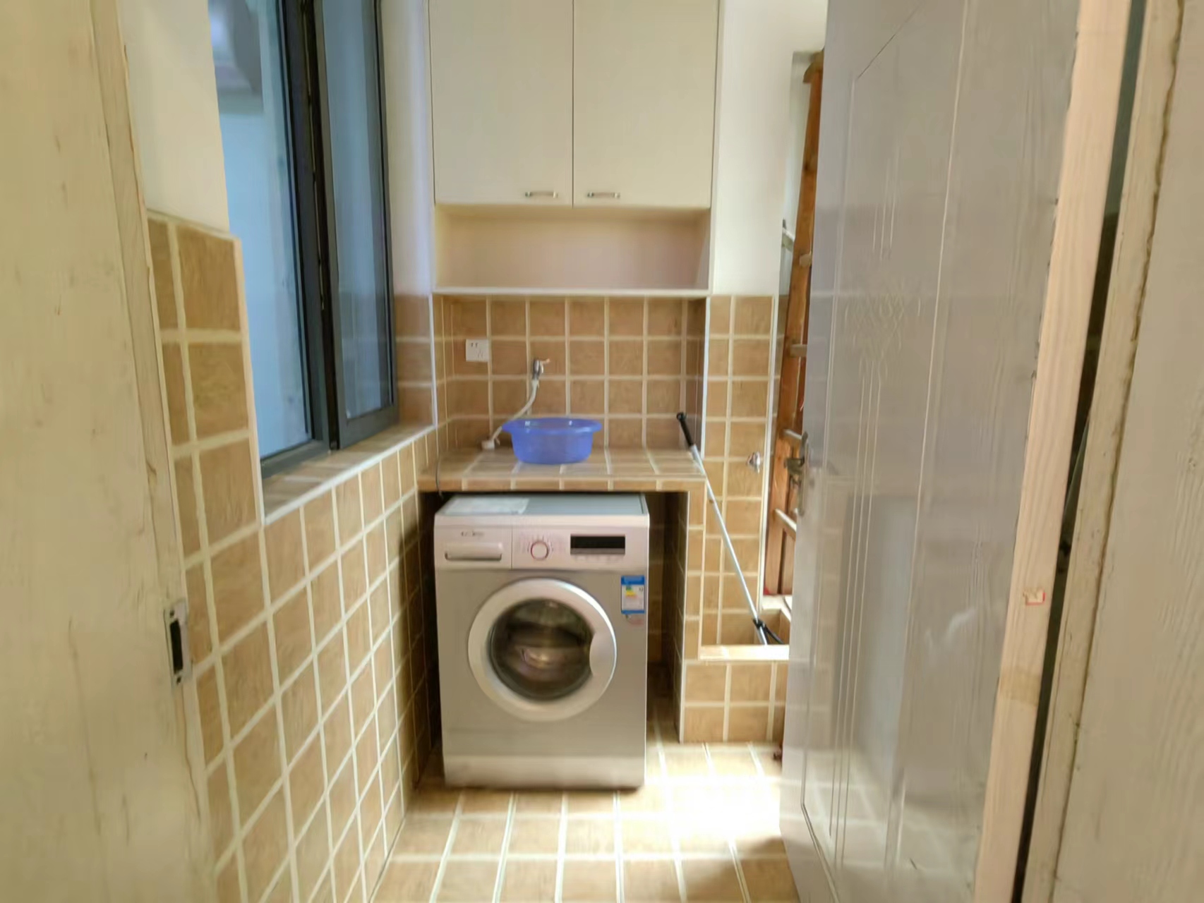 泰山公馆 3室2厅1卫 80.0万 泰山公馆 3室2厅1卫 80.0万客厅