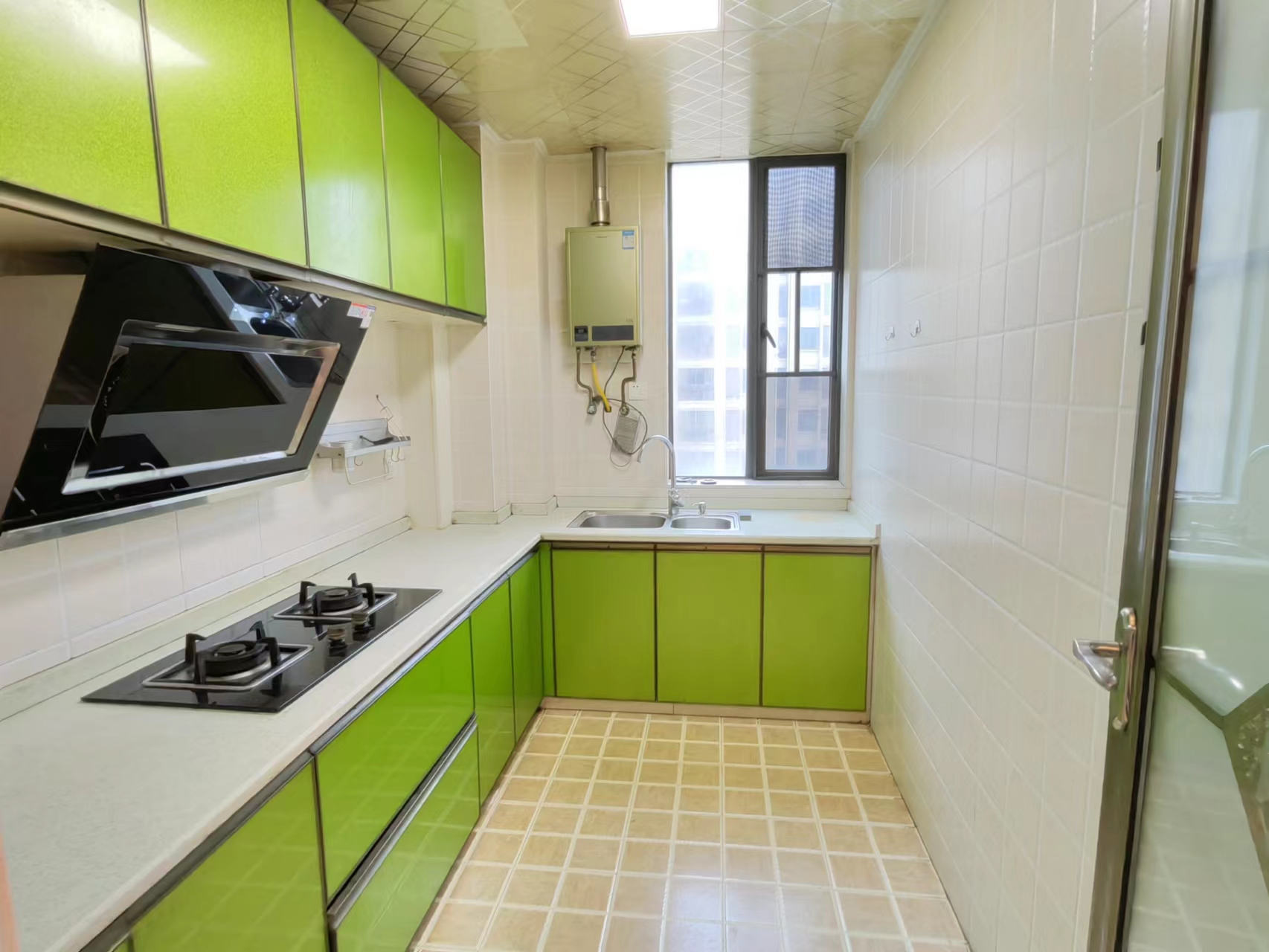 泰山公馆 3室2厅1卫 80.0万 泰山公馆 3室2厅1卫 80.0万客厅