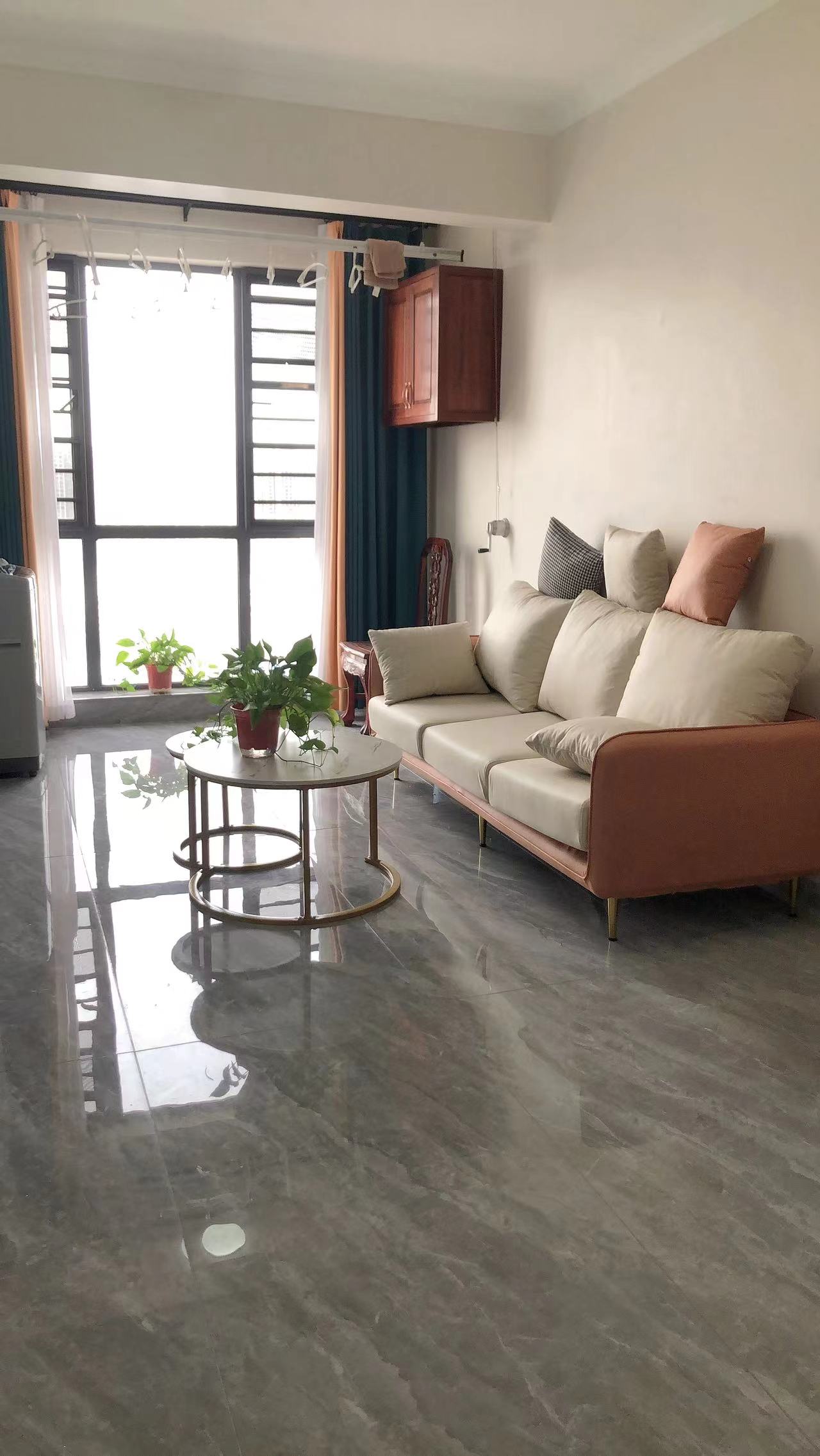 山水豪庭 1室1厅1卫 43.80万 山水豪庭 1室1厅1卫 43.80万客厅