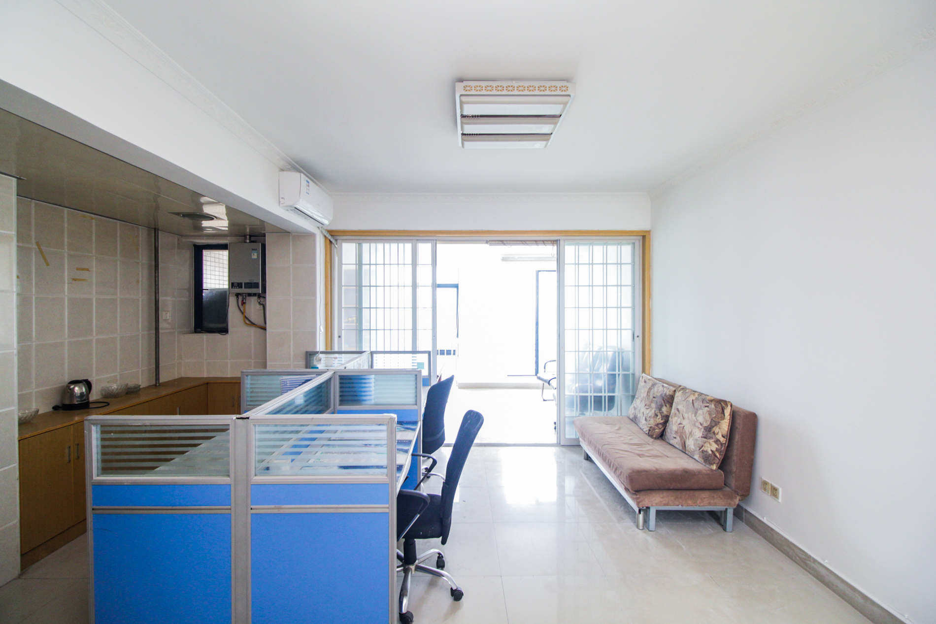 加加大街（华景苑）  1室1厅1卫    36.5万客厅