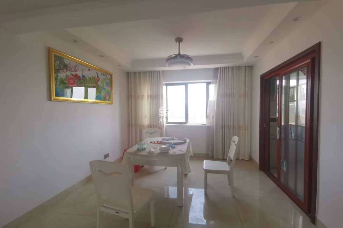 湘江名都 4室2厅2卫 107.80万 湘江名都 4室2厅2卫 107.80万客厅