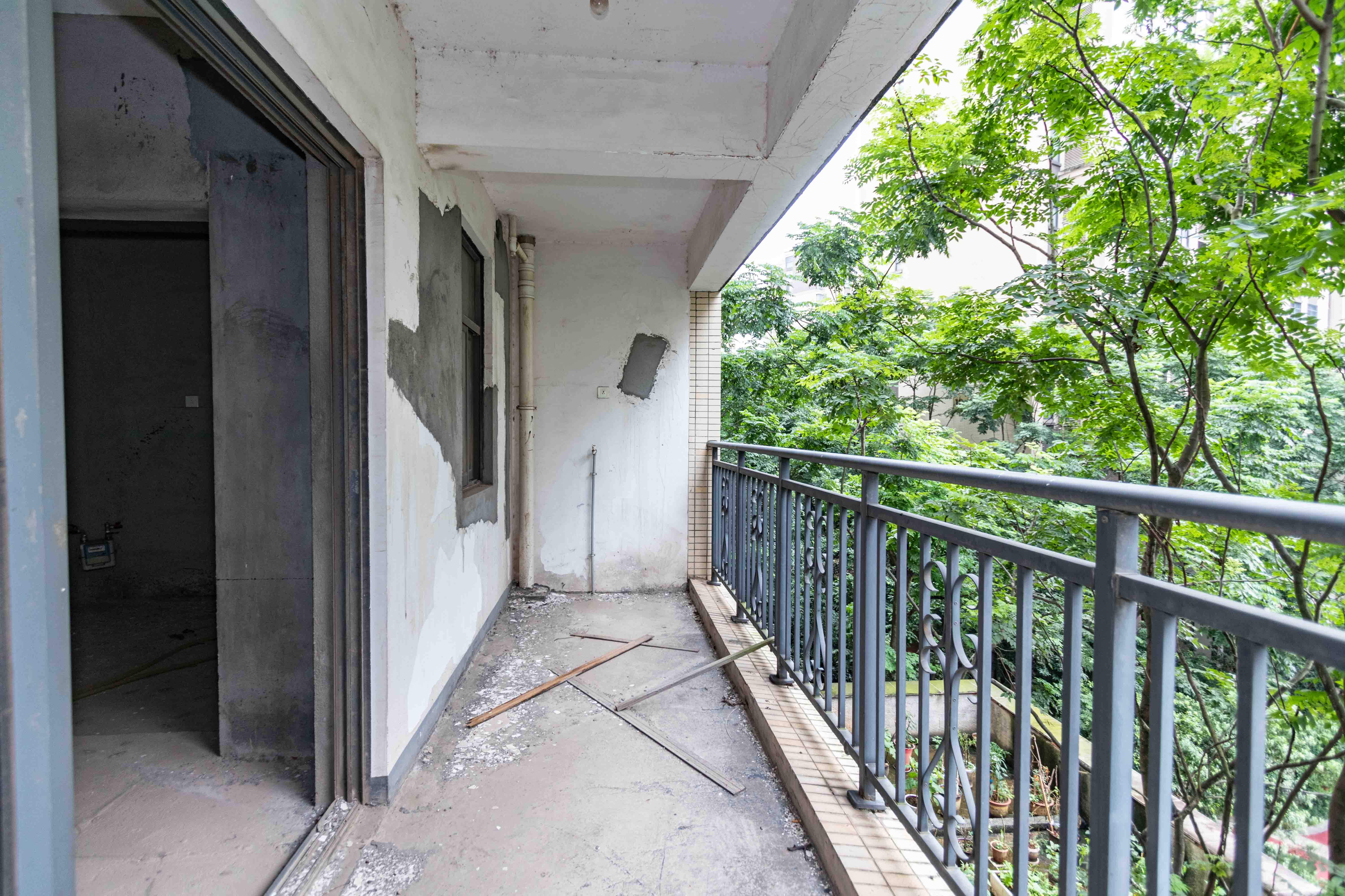 五矿紫湖香醍  5室2厅2卫    122.0万客厅