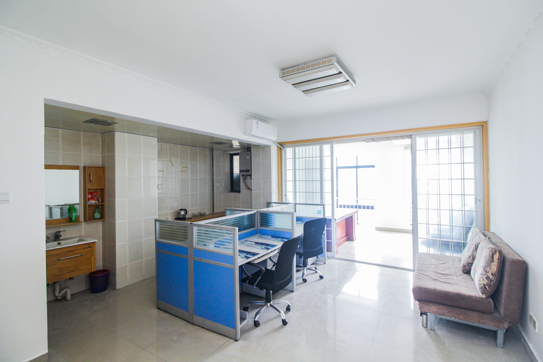 加加大街（华景苑）  1室1厅1卫    36.5万客厅