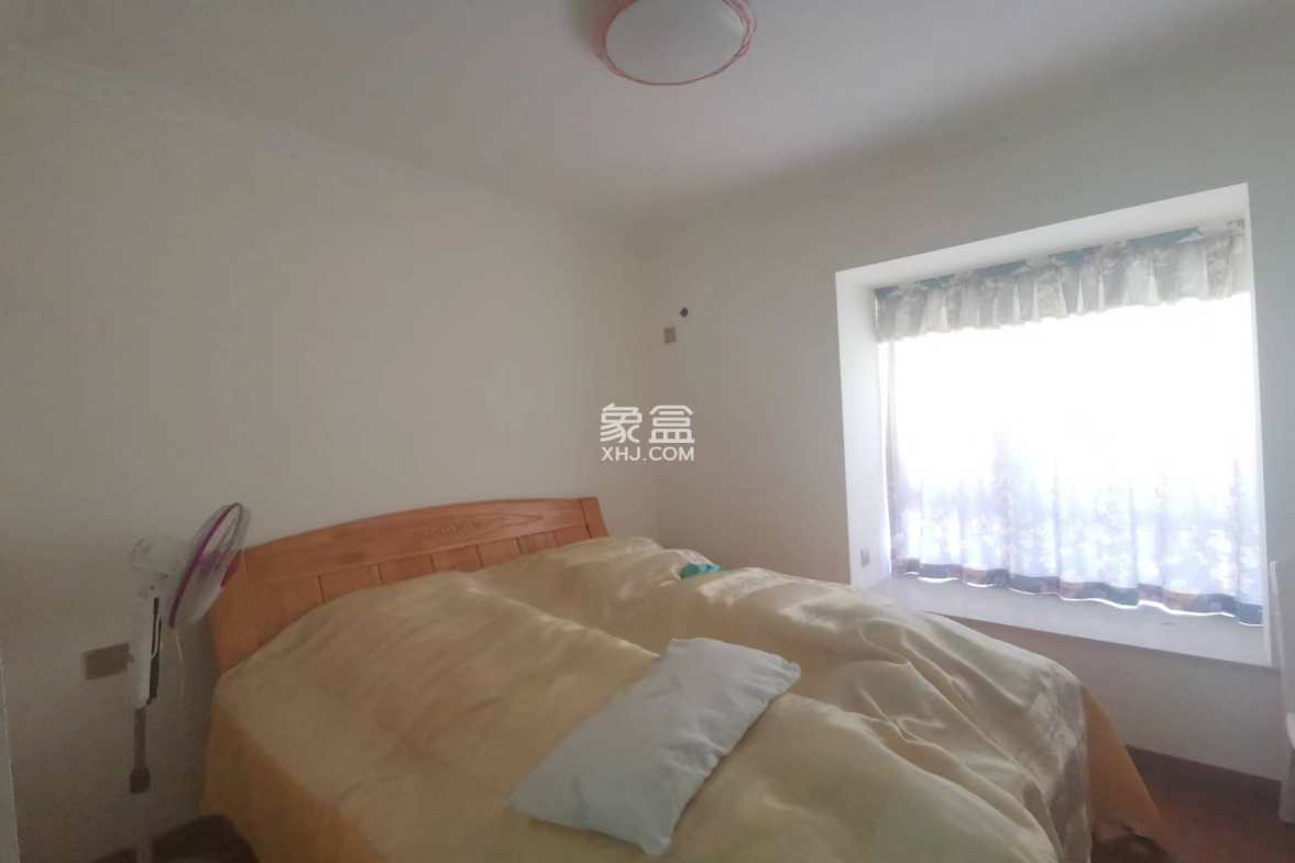 湘江名都 4室2厅2卫 107.80万 湘江名都 4室2厅2卫 107.80万客厅