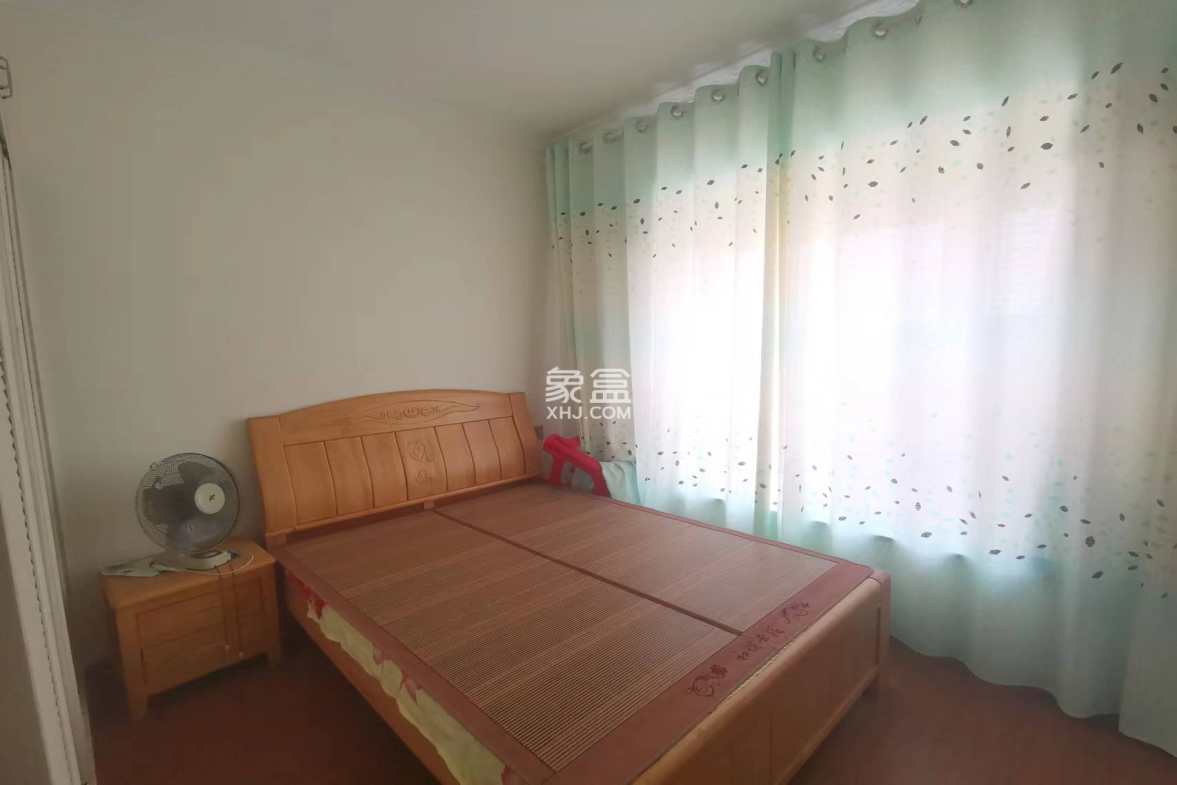 湘江名都 4室2厅2卫 107.80万 湘江名都 4室2厅2卫 107.80万客厅