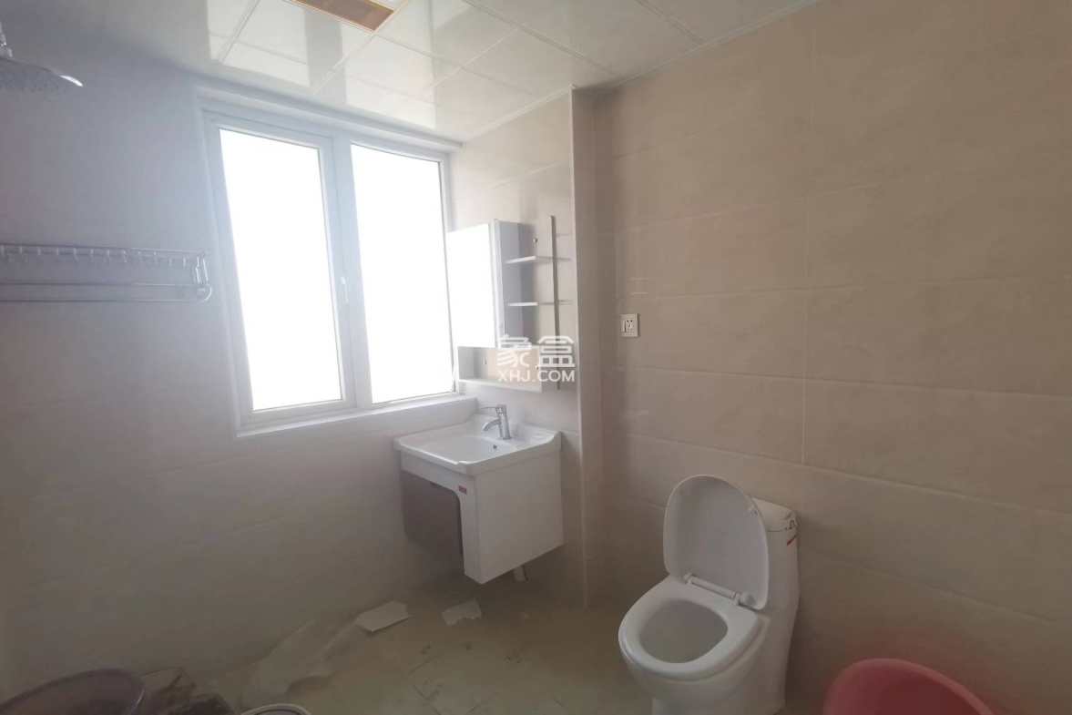 湘江名都 4室2厅2卫 107.80万 湘江名都 4室2厅2卫 107.80万客厅