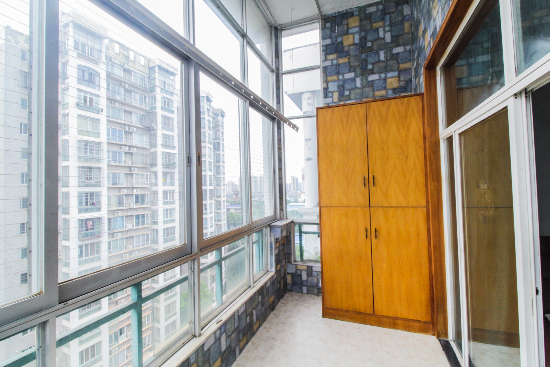 中建桂苑  3室2厅1卫   98.00万阳台