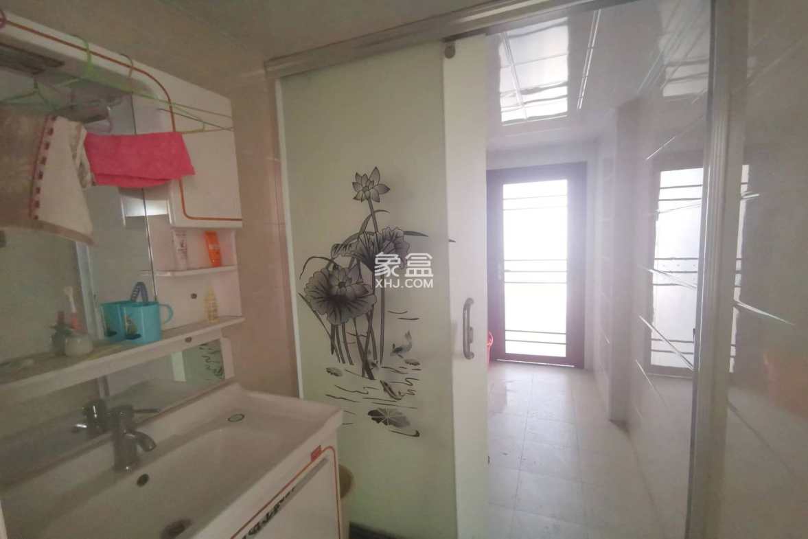 湘江名都 4室2厅2卫 107.80万 湘江名都 4室2厅2卫 107.80万客厅