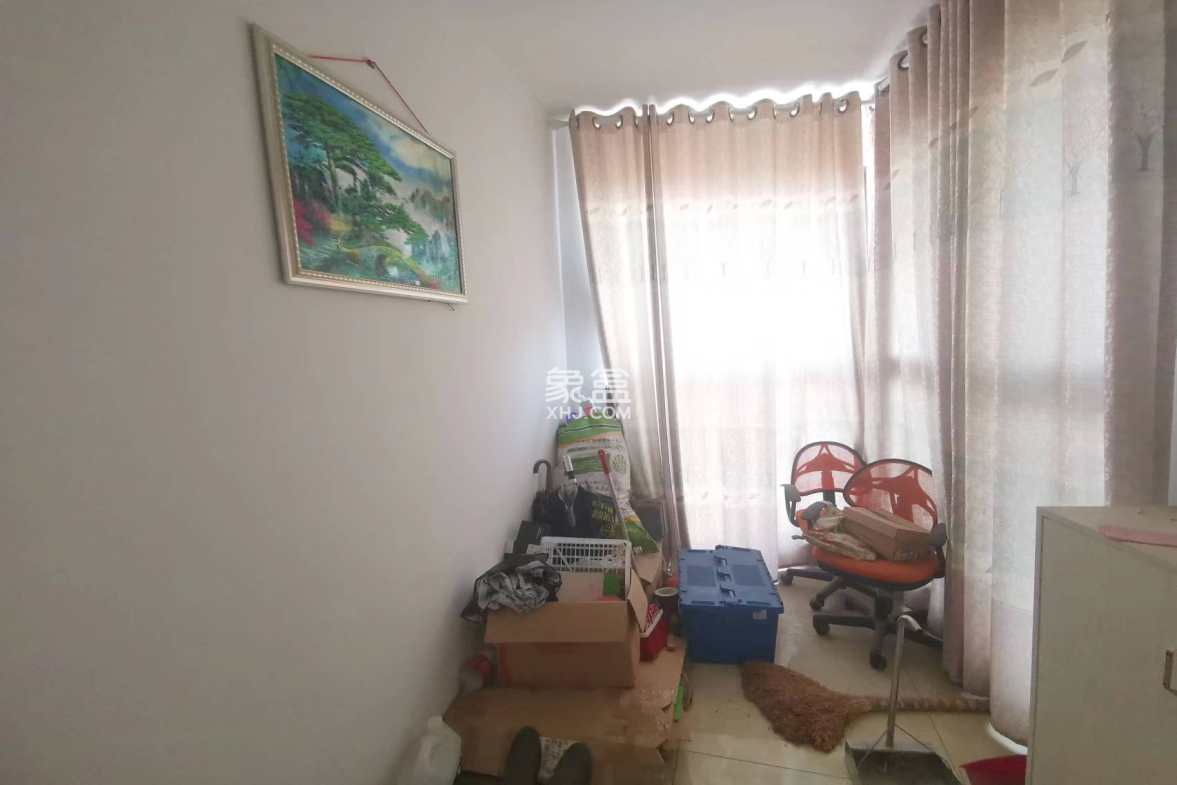 湘江名都 4室2厅2卫 107.80万 湘江名都 4室2厅2卫 107.80万客厅