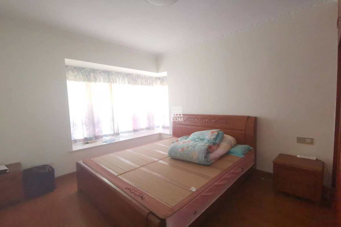 湘江名都 4室2厅2卫 107.80万 湘江名都 4室2厅2卫 107.80万客厅