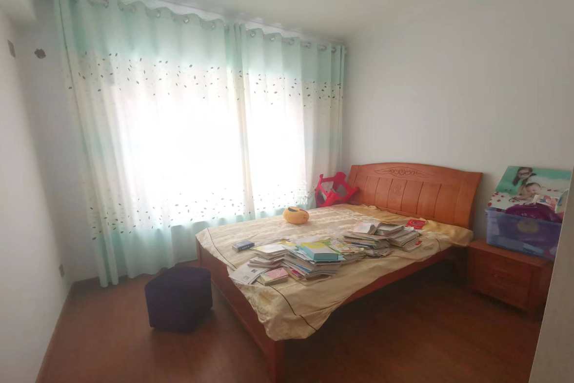 湘江名都 4室2厅2卫 107.80万 湘江名都 4室2厅2卫 107.80万客厅