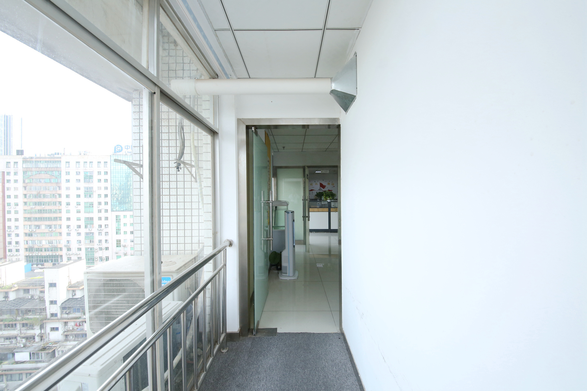 蓝色地标  3室2厅2卫   124.80万客厅